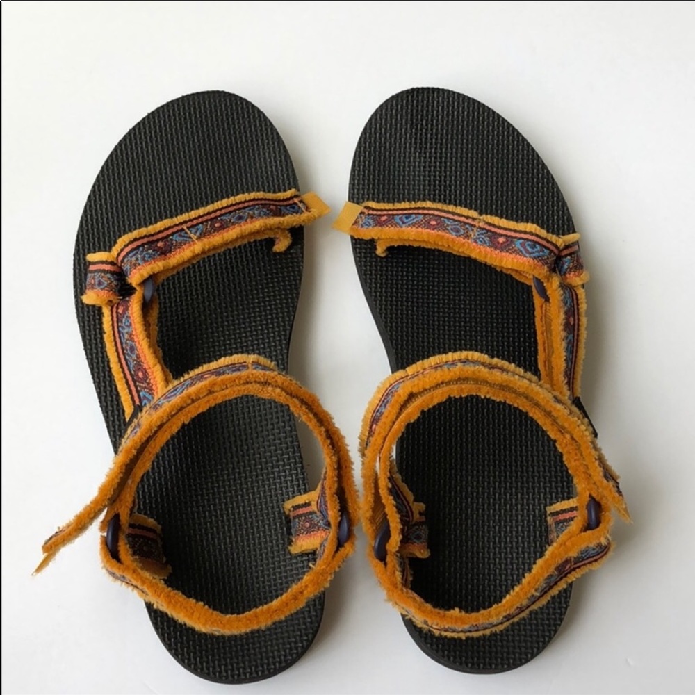 Brand new boho tevas 💕